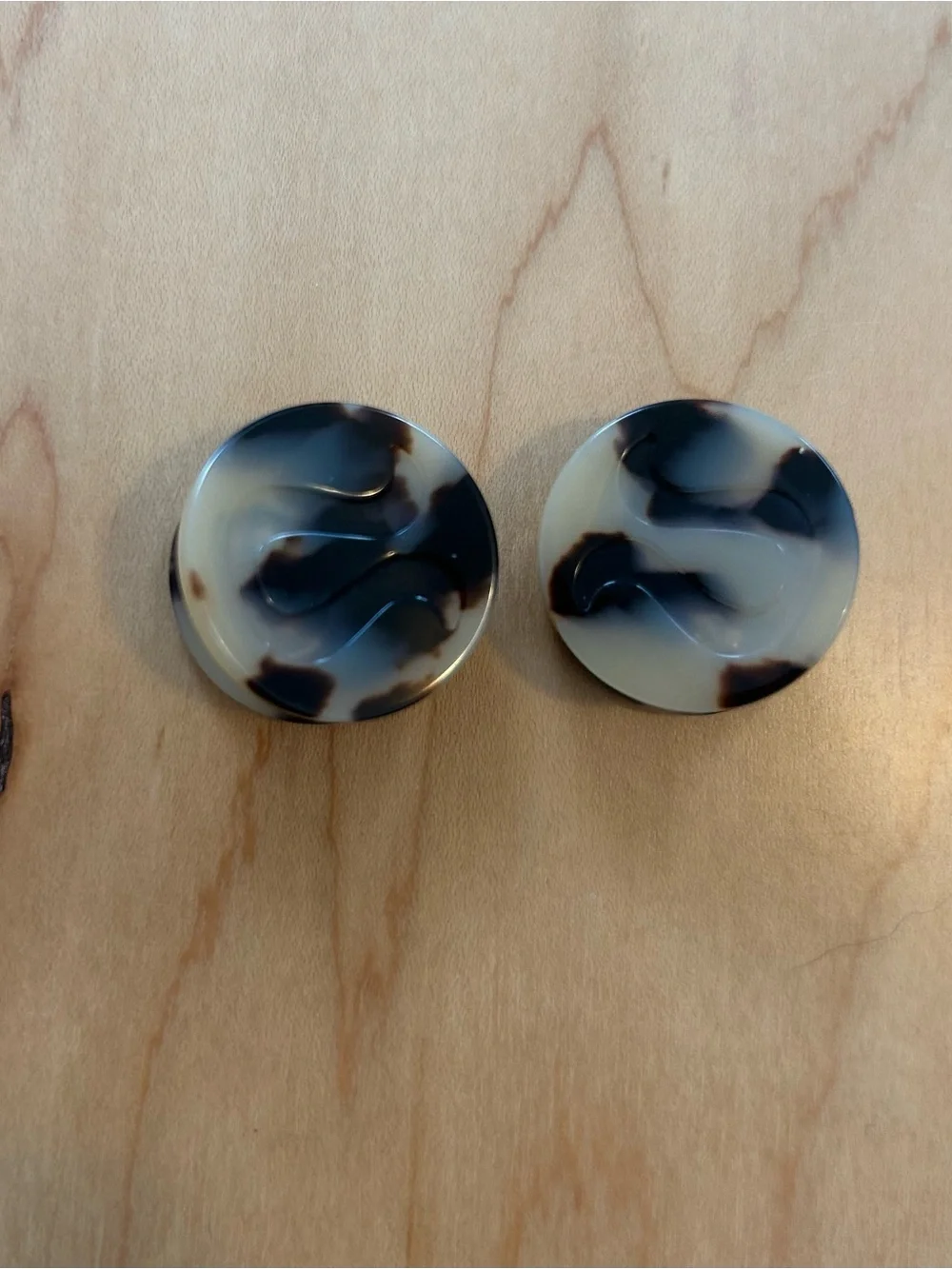 Lululemon Brown Twist Headband with Matching Scrunchies and Tortoiseshell Studs